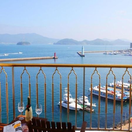 Tongyeong Bay Condo Hotel Exterior photo