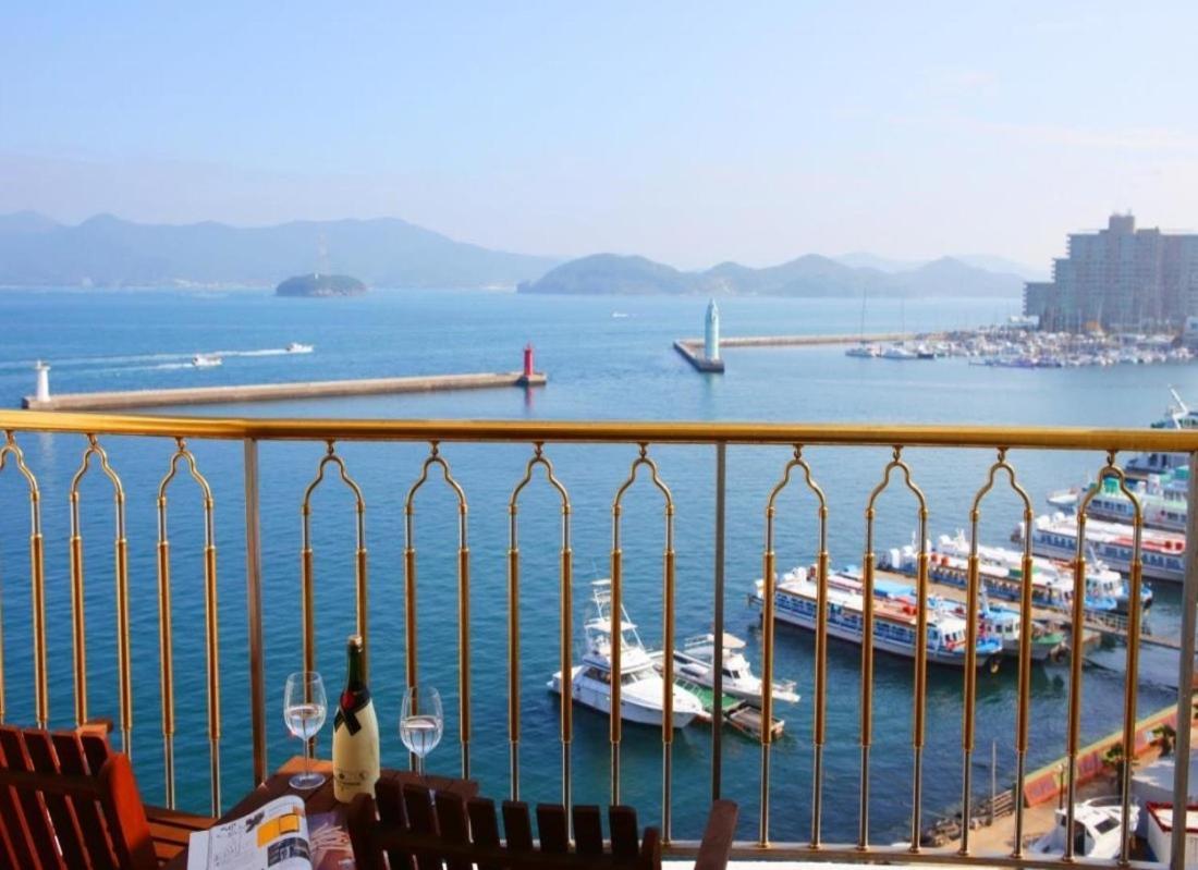 Tongyeong Bay Condo Hotel Exterior photo