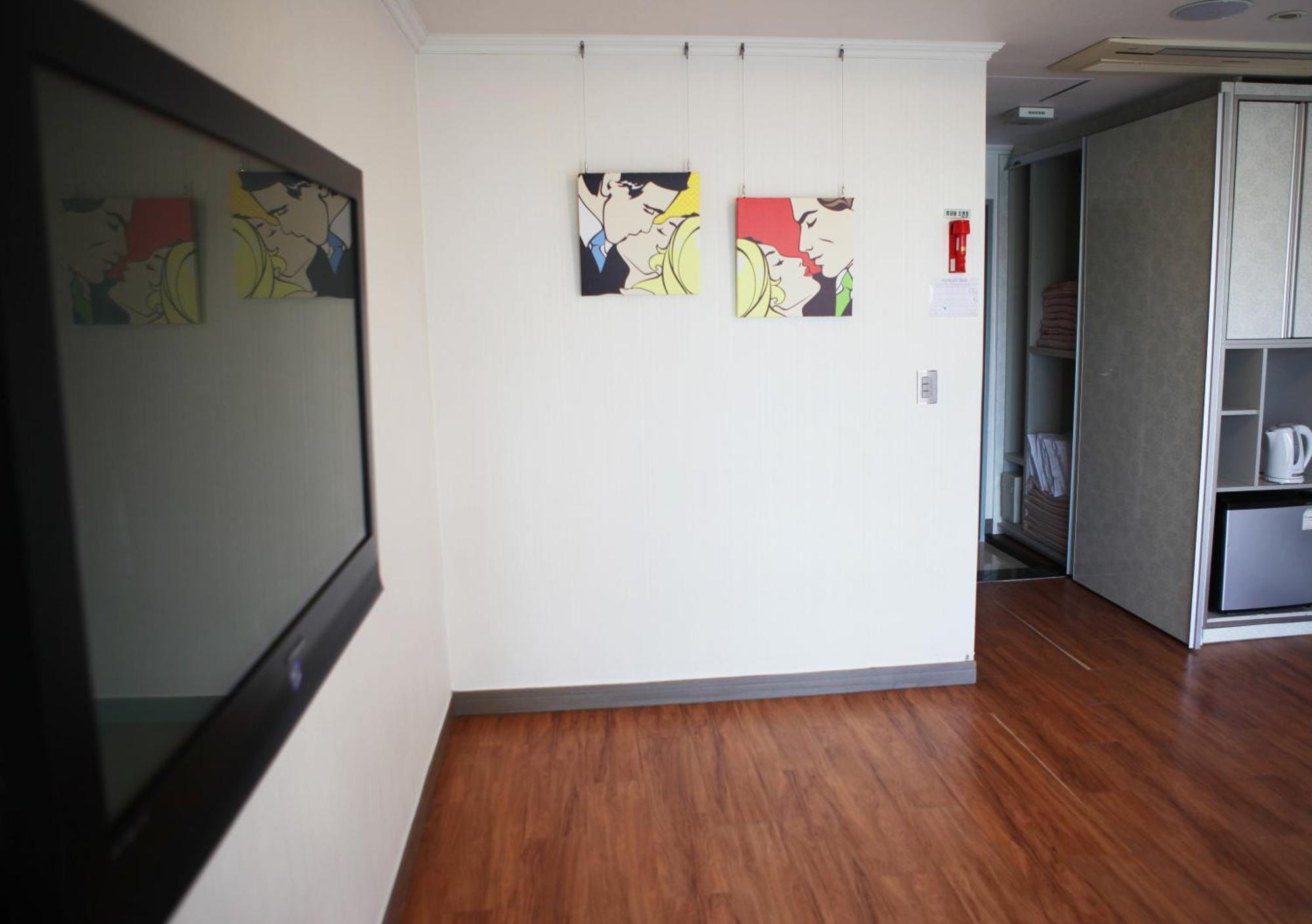 Tongyeong Bay Condo Hotel Exterior photo