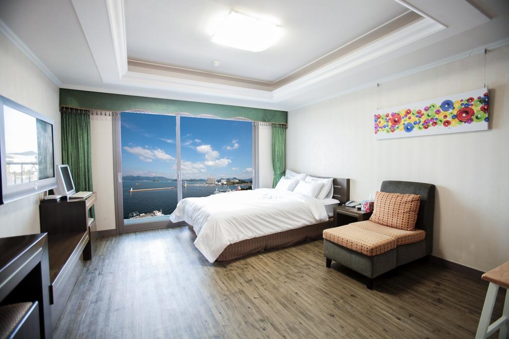 Tongyeong Bay Condo Hotel Exterior photo