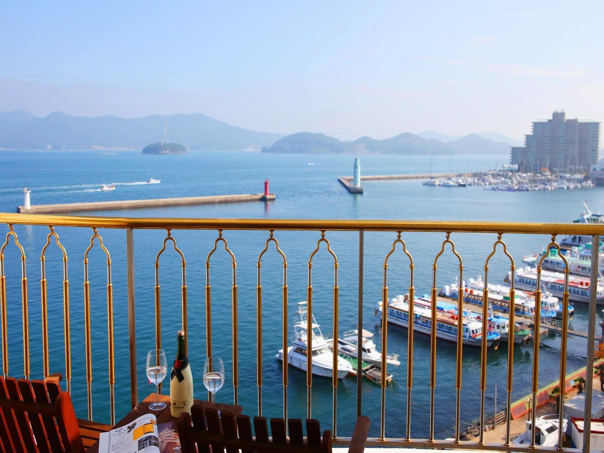 Tongyeong Bay Condo Hotel Exterior photo